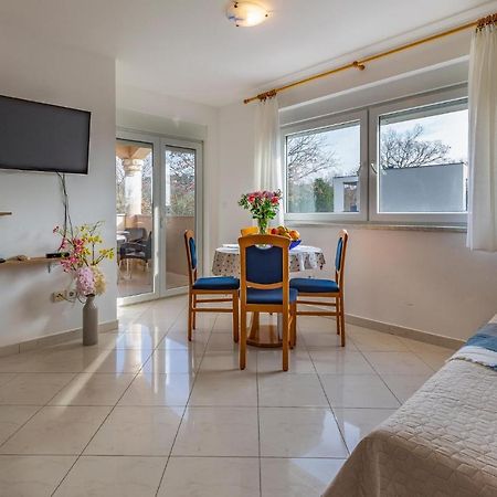 Lovely Apartment In Medulin With Kitchen Zewnętrze zdjęcie