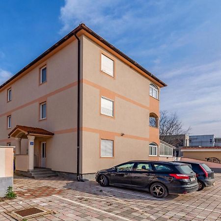 Lovely Apartment In Medulin With Kitchen Zewnętrze zdjęcie